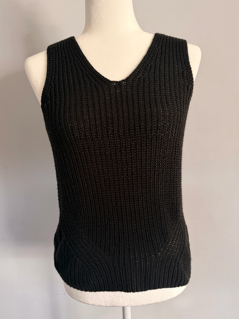 LOFT Black Ribbed V-Neck Sleeveless Knit Top